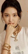 章若楠青春，潮流靓丽春装穿搭写真大片，尽显时尚女孩美感
