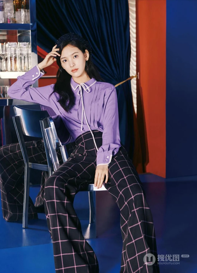 章若楠青春，潮流靓丽春装穿搭写真大片，尽显时尚女孩美感
