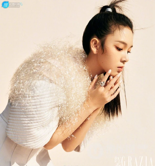 陈瑶女将军马尾发型登杂志写真图片欣赏