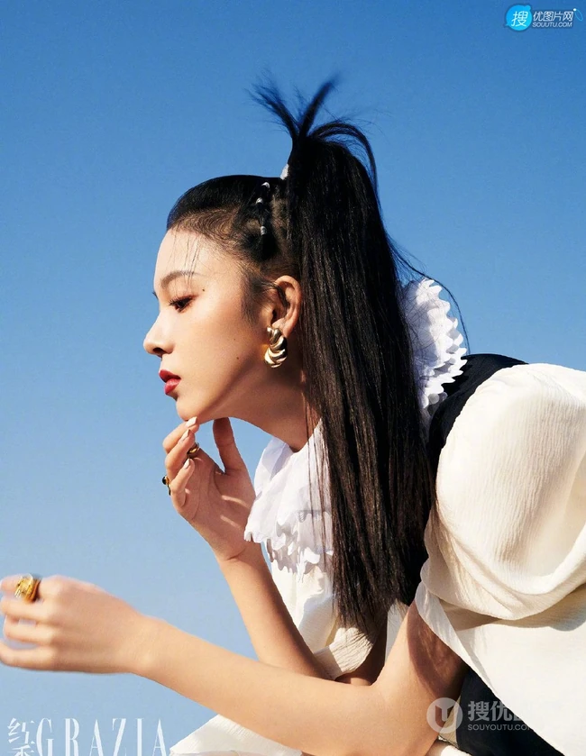陈瑶女将军马尾发型登杂志写真图片欣赏