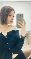 THE9少女成员喻言晒齐肩短发发型自拍美照