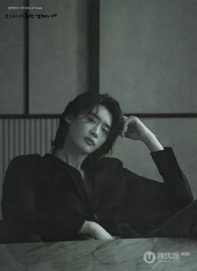 李钟硕最新3月刊杂志写真大片，身材完美，荷尔蒙爆棚