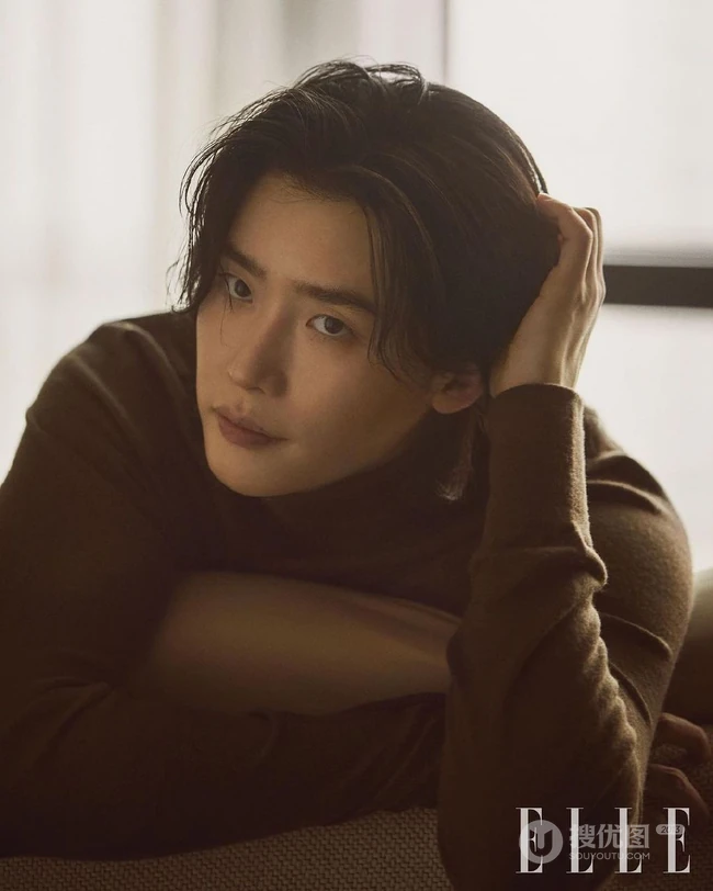 李钟硕最新3月刊杂志写真大片，身材完美，荷尔蒙爆棚