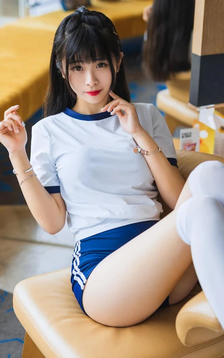 这是二次元穿越过来的妹子吗？可爱气质超甜少女精选室内写真图集