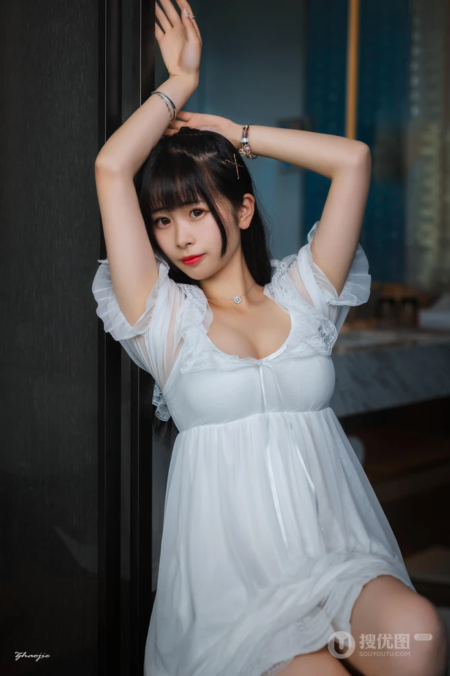 这是二次元穿越过来的妹子吗？可爱气质超甜少女精选室内写真图集