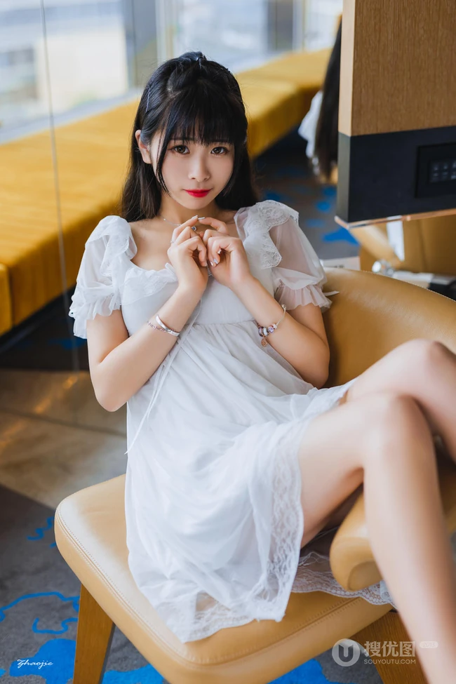 这是二次元穿越过来的妹子吗？可爱气质超甜少女精选室内写真图集