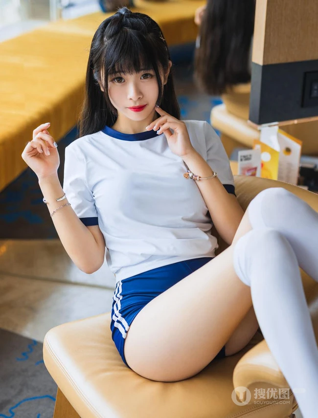 这是二次元穿越过来的妹子吗？可爱气质超甜少女精选室内写真图集