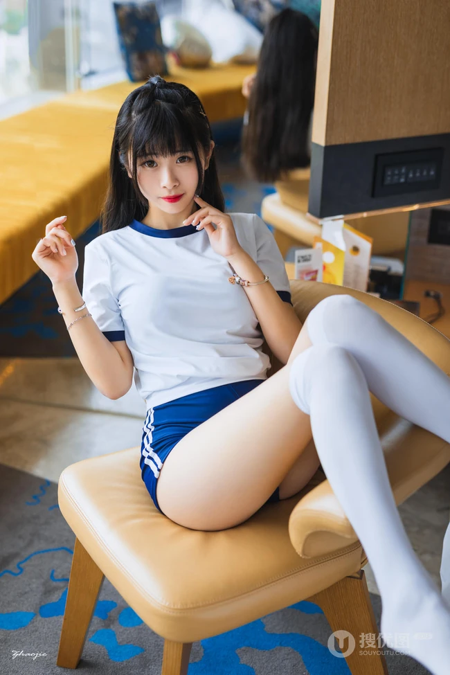 这是二次元穿越过来的妹子吗？可爱气质超甜少女精选室内写真图集