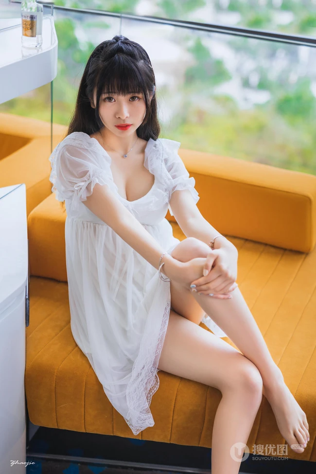 这是二次元穿越过来的妹子吗？可爱气质超甜少女精选室内写真图集