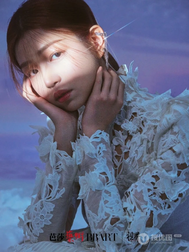 陈妍希浪漫柔美白裙着身杂志写真大刀