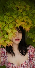 李菲儿气质动人印花连衣裙森系写真，尽显白皙肌肤线条和温柔气质