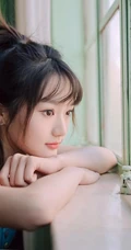浅粉清新气质马尾辫女生小妹蓝色背心短裤居家悠闲写真图片
