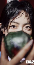 宋茜Dazed3月刊内页，以及封面科幻感写真图片
