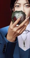 宋茜Dazed3月刊内页，以及封面科幻感写真图片