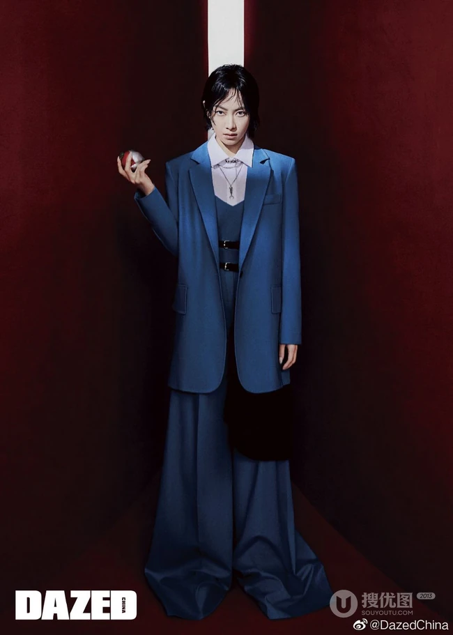 宋茜Dazed3月刊内页，以及封面科幻感写真图片