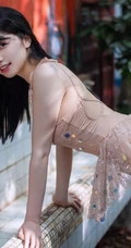 超可爱又气质的甜美浅粉少女Zero粉色泳装户外动人笑容写真图集