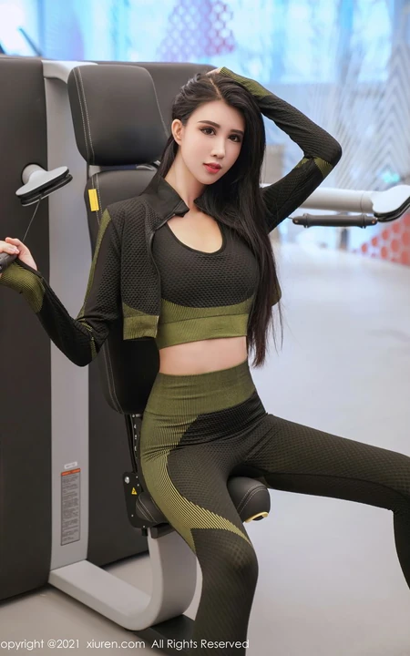 净身高184CM的精选高挑女生气质女生葛征紧身衣健身房锻炼写真高清图集