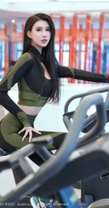 净身高184CM的精选高挑女生气质女生葛征紧身衣健身房锻炼写真高清图集