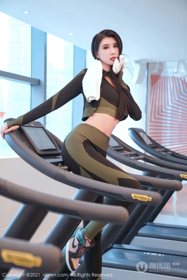 净身高184CM的精选高挑女生气质女生葛征紧身衣健身房锻炼写真高清图集