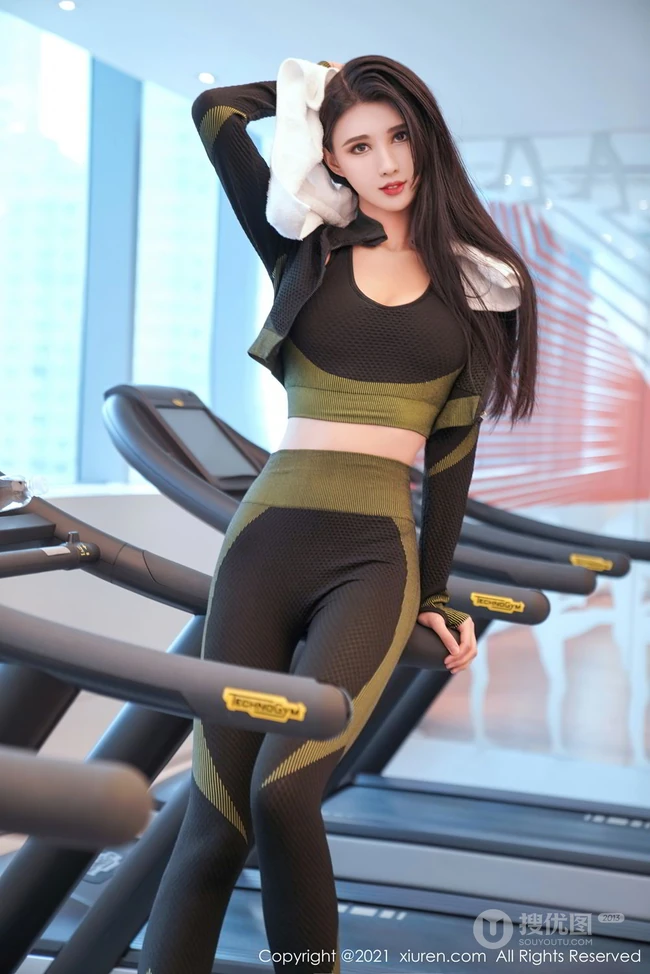 净身高184CM的精选高挑女生气质女生葛征紧身衣健身房锻炼写真高清图集