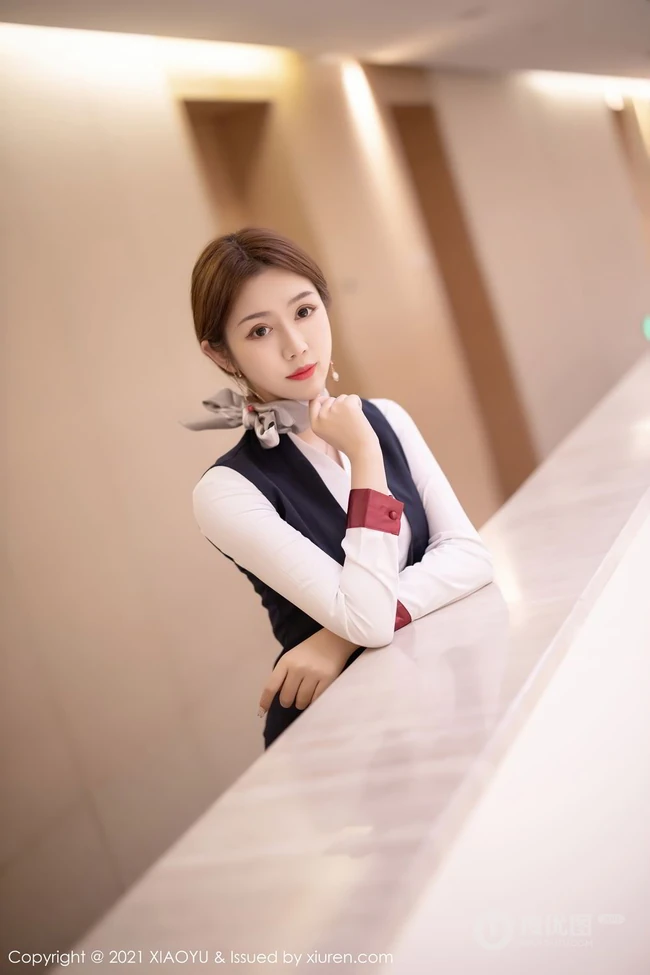 好美的空乘小姐姐，高颜值气质女生梦梵空姐制服装蕾袜装尽显婀娜身段写真图集
