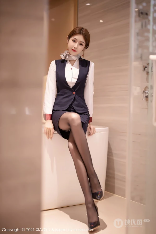 好美的空乘小姐姐，高颜值气质女生梦梵空姐制服装蕾袜装尽显婀娜身段写真图集