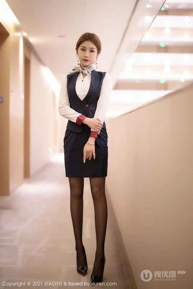 好美的空乘小姐姐，高颜值气质女生梦梵空姐制服装蕾袜装尽显婀娜身段写真图集