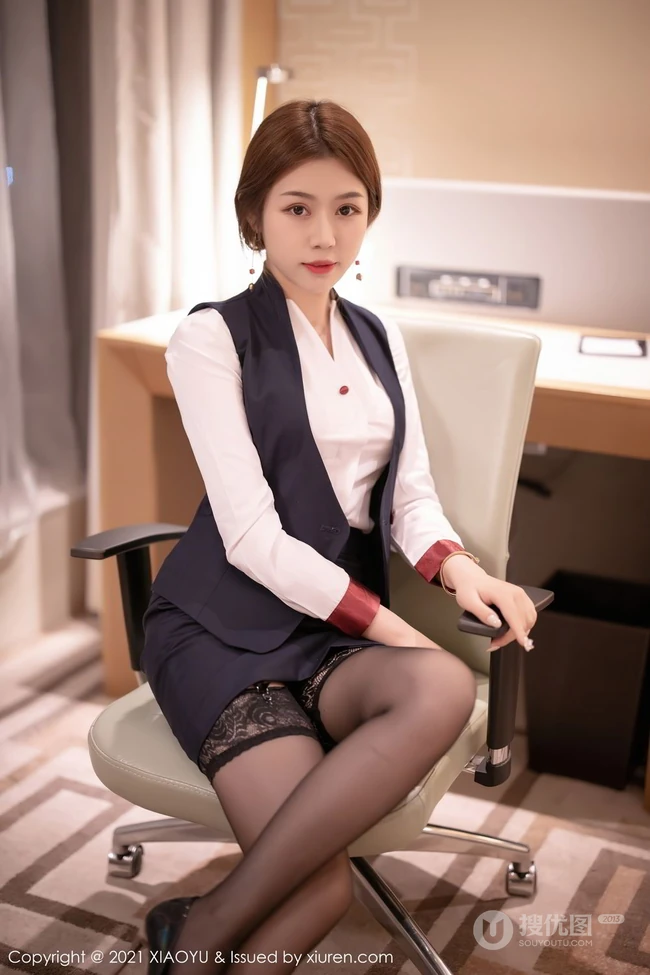 好美的空乘小姐姐，高颜值气质女生梦梵空姐制服装蕾袜装尽显婀娜身段写真图集