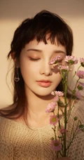 彭小苒不规则灵魂刘海造型搭配白色毛衣温柔写真美照