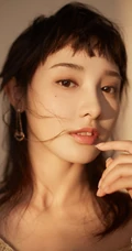 彭小苒不规则灵魂刘海造型搭配白色毛衣温柔写真美照