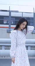 周也小碎花白裙着身海岸边骑车游玩清新可爱写真美照
