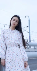 周也小碎花白裙着身海岸边骑车游玩清新可爱写真美照