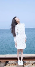 周也小碎花白裙着身海岸边骑车游玩清新可爱写真美照