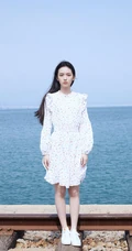 周也小碎花白裙着身海岸边骑车游玩清新可爱写真美照