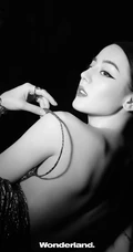 迪丽热巴新视线杂志写真大片，迷幻光影中魅力丛生