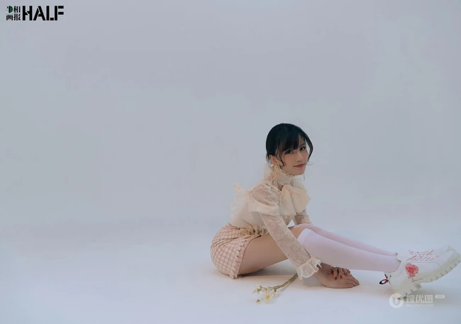 新加坡女生姐妹花组合BY2高清写真大片，可盐可甜，元气满满