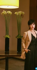 蒋欣清爽利落短发发型气质室内写真美照