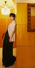 蒋欣清爽利落短发发型气质室内写真美照