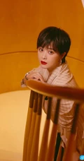 蒋欣清爽利落短发发型气质室内写真美照
