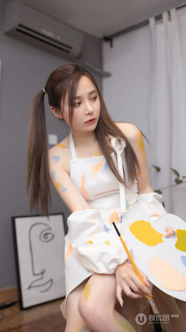 画画的少女 满是油墨的双马尾养眼美少女手机壁纸套图