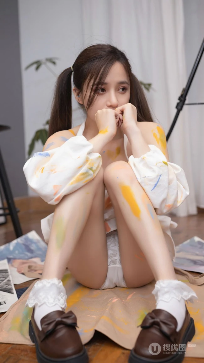 画画的少女 满是油墨的双马尾养眼美少女手机壁纸套图