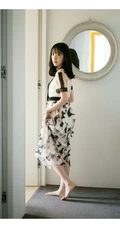 日本偶像团体女生艺人堀未央奈清凉穿搭写真图集欣赏