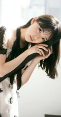 日本偶像团体女生艺人堀未央奈清凉穿搭写真图集欣赏