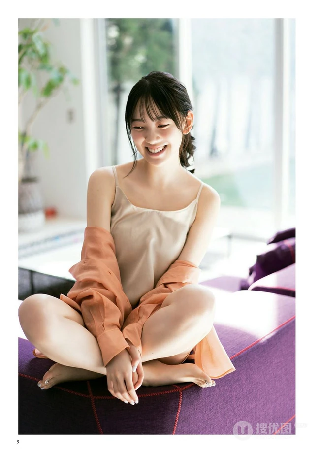 日本偶像团体女生艺人堀未央奈清凉穿搭写真图集欣赏