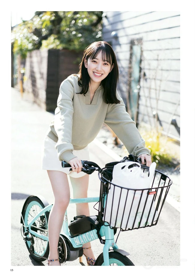 日本偶像团体女生艺人堀未央奈清凉穿搭写真图集欣赏
