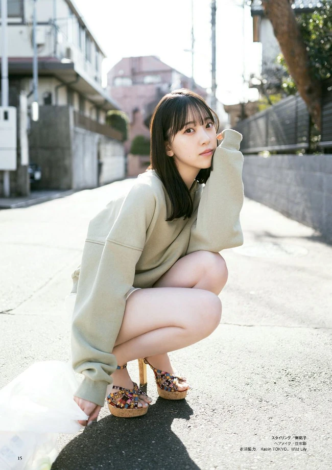 日本偶像团体女生艺人堀未央奈清凉穿搭写真图集欣赏