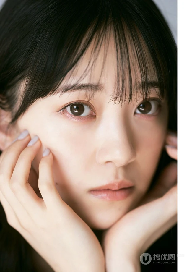 日本偶像团体女生艺人堀未央奈清凉穿搭写真图集欣赏
