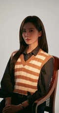 刘诗诗静坐椅子温柔气质写真美照