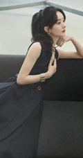 赵丽颖气质V领黑裙着身尽显优雅气质写真图片