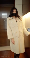 下班刚回家的女生娜比慢慢褪去外套展紧身风格黑衣袜装匀称身形室内写真图集